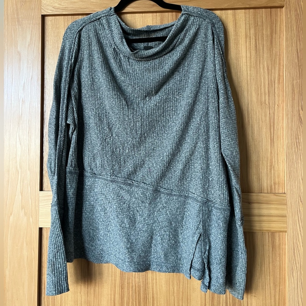 WE THE FREE long sleeve, grey, oversized, off the shoulder, ribbed top small